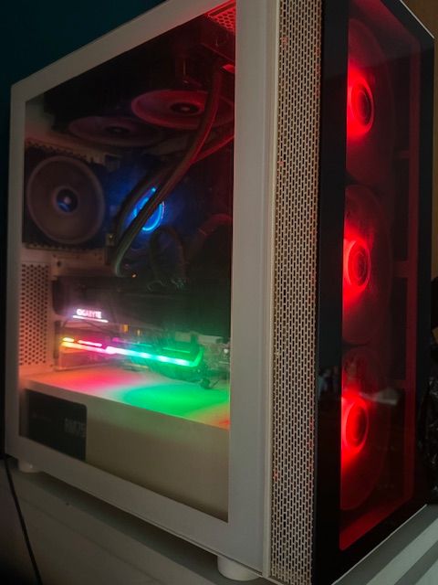 GAMING PC FOR SALE UNIT AND MONITOR