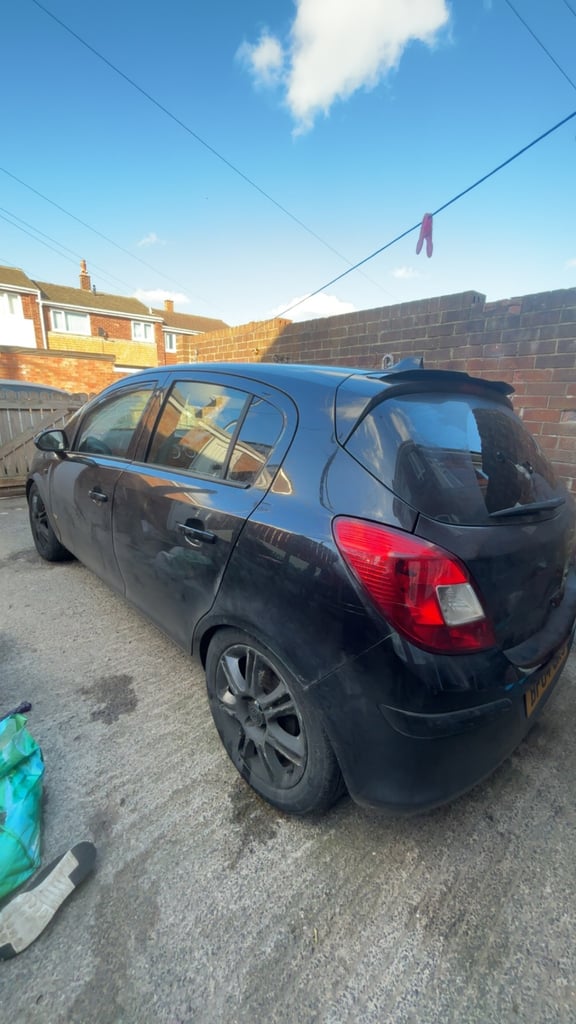 Corsa D 2008 Breaking