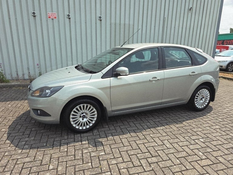 FORD FOCUS 1.6 Titanium 5 DOOR AUTOMATIC 2010