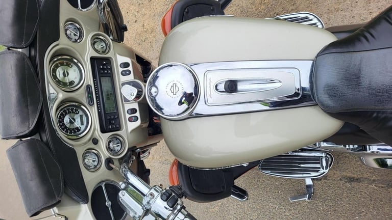 2010 10 HARLEY DAVIDSON FLHTCUSE 4 CVO ELECTRAGLIDE 1800 UC SE ELECTRA GLIDE