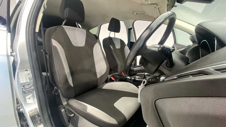 2014 Ford Focus 1.6 TDCi Zetec Euro 5 (s/s) 5dr HATCHBACK Diesel Manual