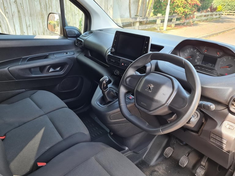 2021 Peugeot Partner Professional Hdi 100 Bhp Diesel Three Front Seats Side Door