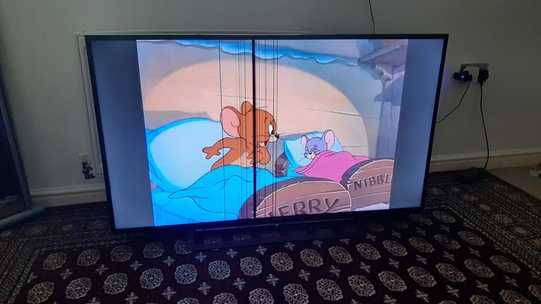 SONY 48" A++ Rated Smart TV + Stand, Original charger and Remote in good condition (Vertical lines)