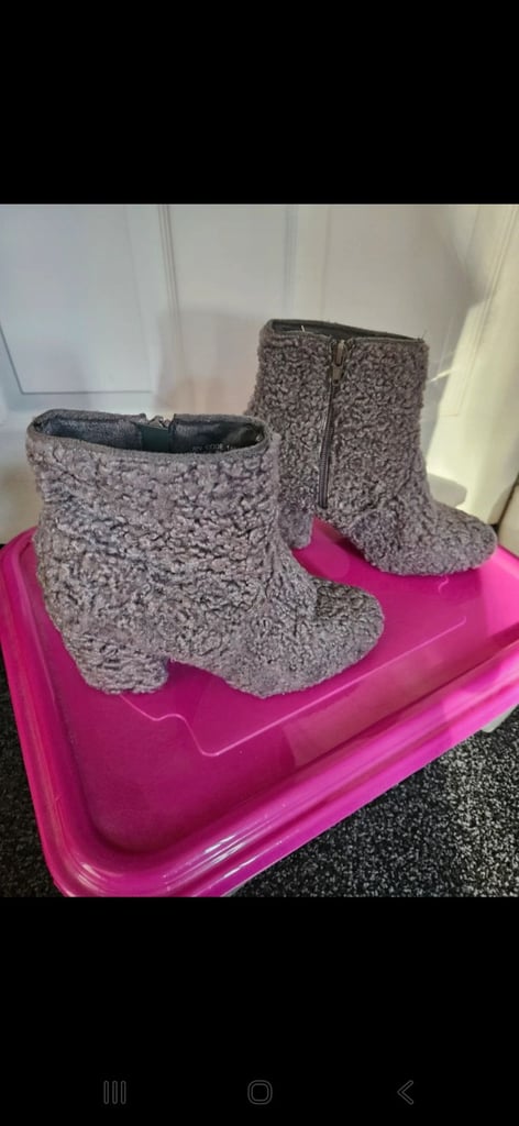image for Size 3 ankle boots