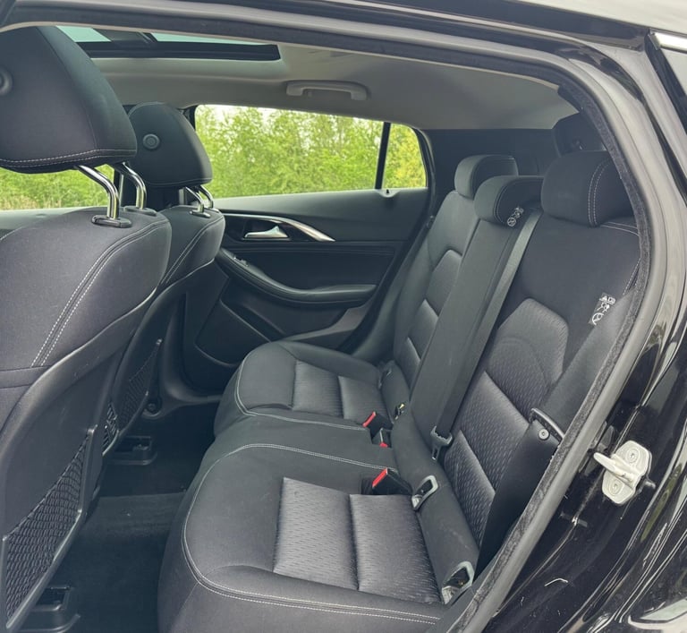 2016 Infiniti Q30 2.2d Premium DCT Euro 6 (s/s) 5dr HATCHBACK Diesel Automatic