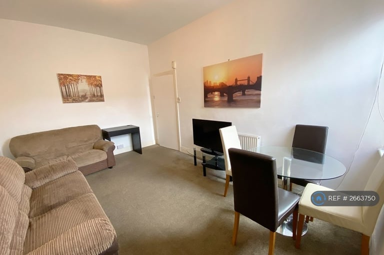 3 bedroom flat in Myrtle Grove, Newcastle Upon Tyne, NE2 (3 bed) (#2663750)