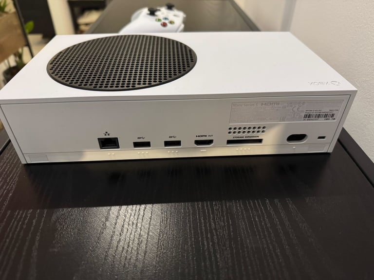 Xbox Series S + 1 controller + cables in excellent condition for sale in Hackney