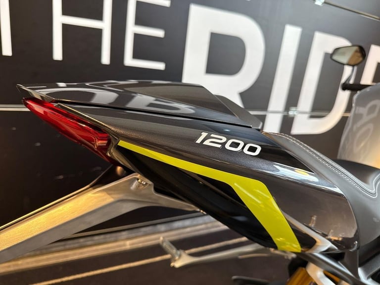 2025 Triumph Speed Triple 1200 RS PREMIUM COLOUR Petrol grey 6 Speed