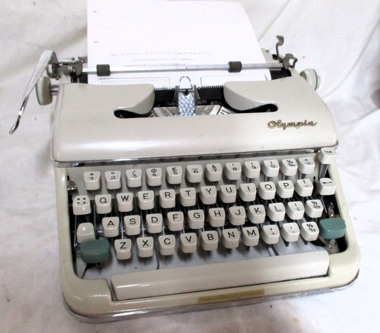 Vintage OLYMPIA semi-portable typewriter 1960's superb condition 