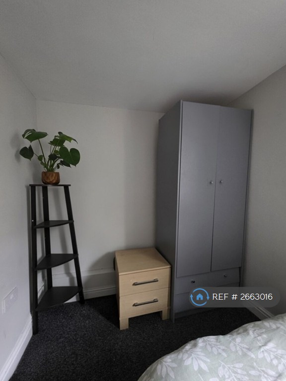 10 bedroom house in Cathays Terrace, Cardiff, CF24 (10 bed) (#2663016)