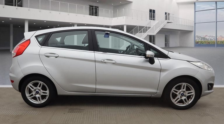 2014 Ford Fiesta 1.6 Zetec Powershift Euro 5 5dr HATCHBACK Petrol Automatic