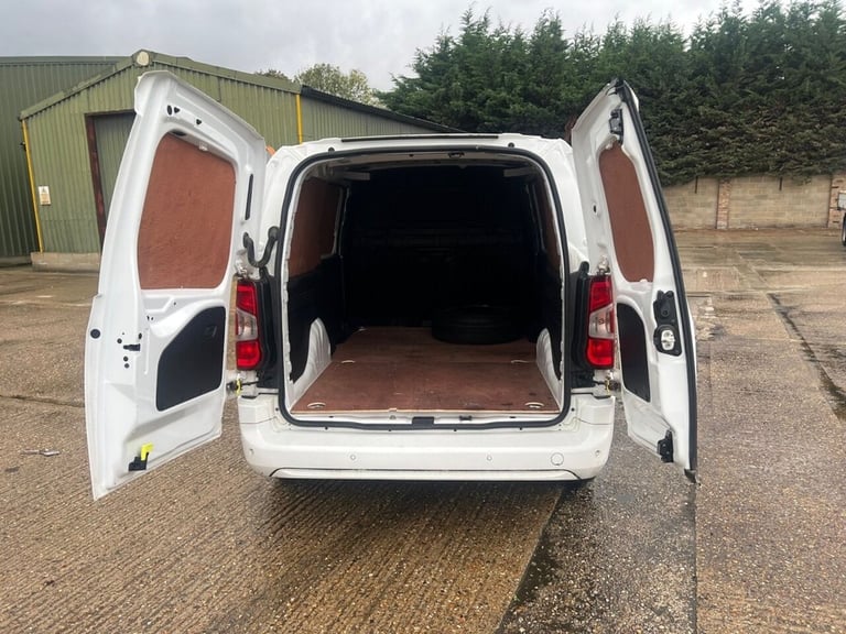 2020 Vauxhall Combo 1.5 Turbo D 2300 Sportive Panel Van 4dr Diesel Manual L2 H1 Euro 6 (s/s) (1 P...