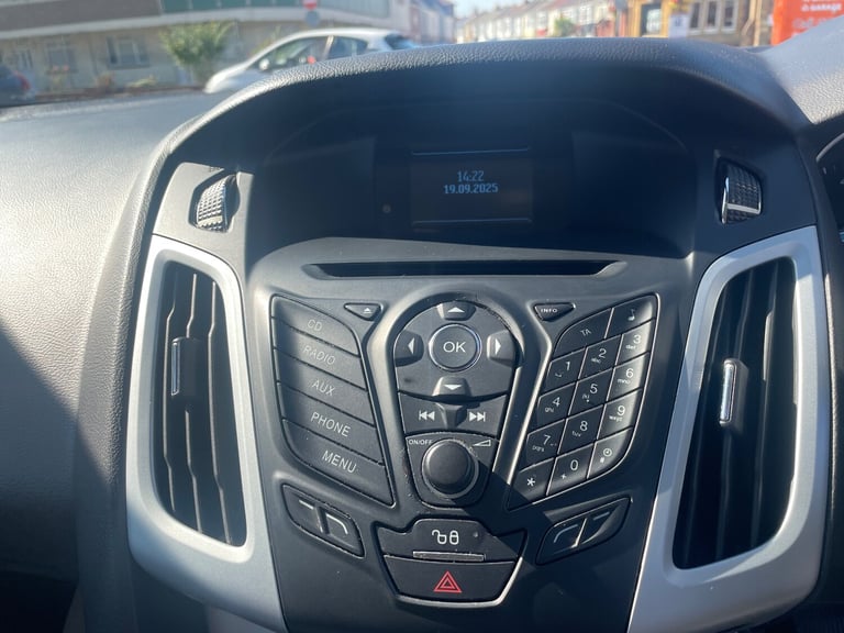 2013 Ford Focus 1.6 125 Zetec 5dr Powershift Petrol