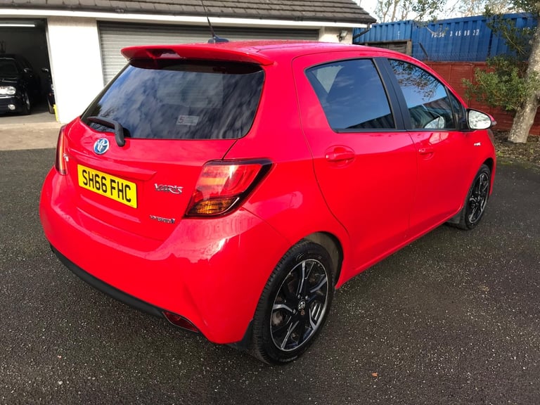 2016 Toyota Yaris 1.5 VVT-h Design E-CVT Euro 6 5dr HATCHBACK Petrol/Electric Hybrid Automatic