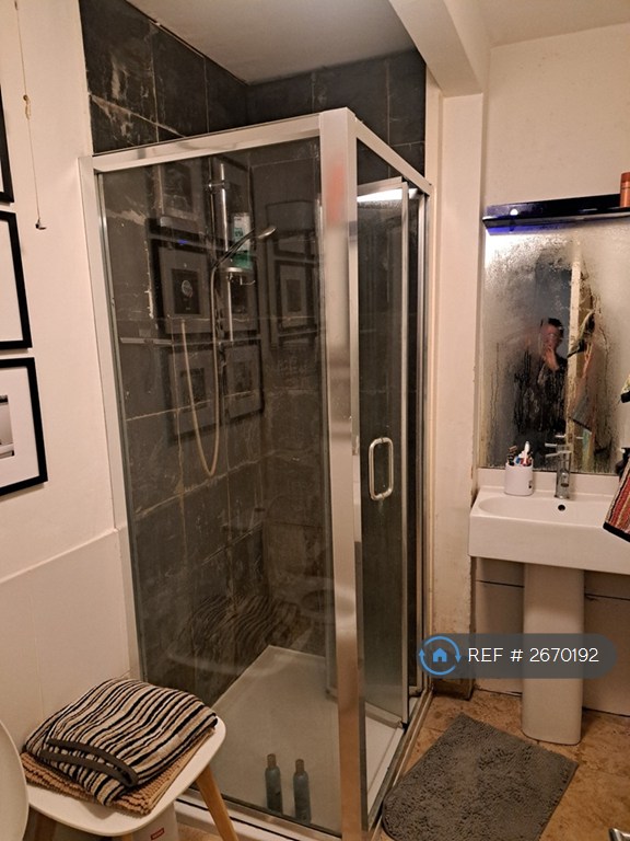 3 bedroom house in Jennings Road, London, SE22 (3 bed) (#2670192)