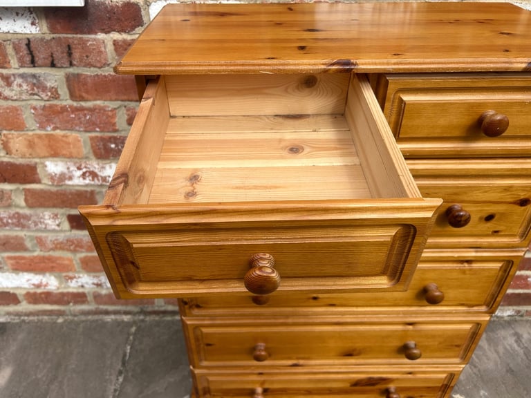 Solid Pine Chest of Drawers - Great Condition 