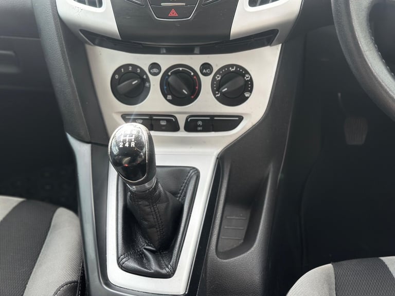  Ford Focus 1.0T EcoBoost Zetec Euro 5 (s/s) 5dr Petrol Manual