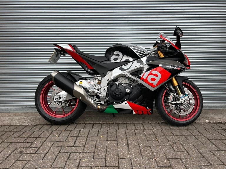 Aprilia RSV4 1000 RF SUPERPOLE