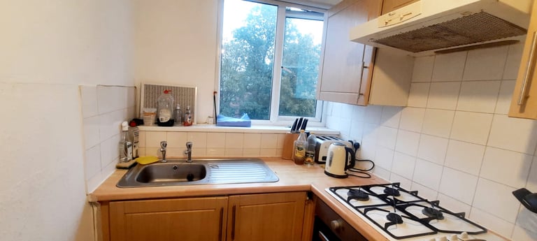 Spacious and Cosy Double Room for Rent in - LS2 9PR