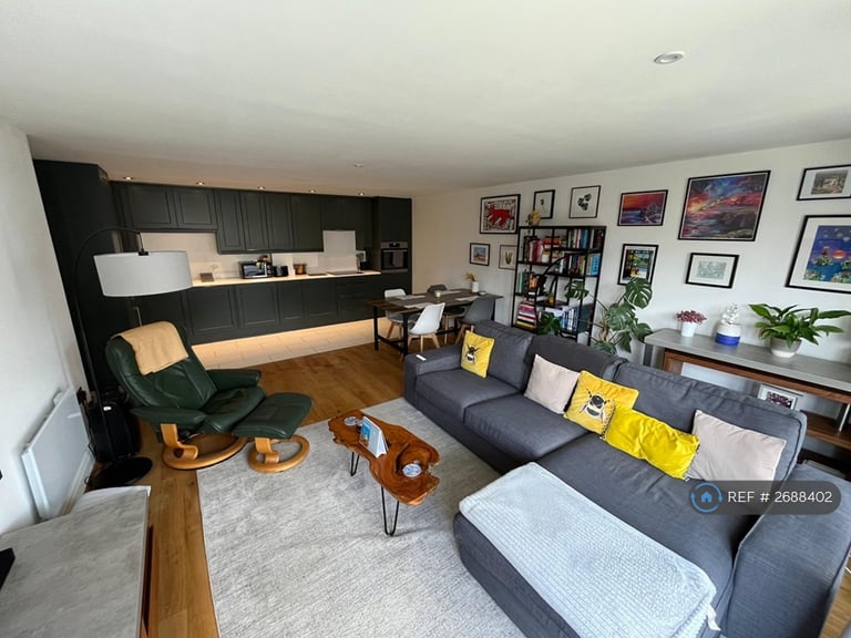 2 bedroom flat in Anchor House, London, SW18 (2 bed) (#2688402)