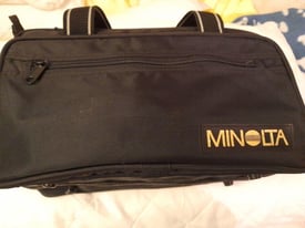 ​MINOLTA BLACK CAMERA & ACCESSORIES BAG, WITH COMPARTMENTS AND REMOVAB