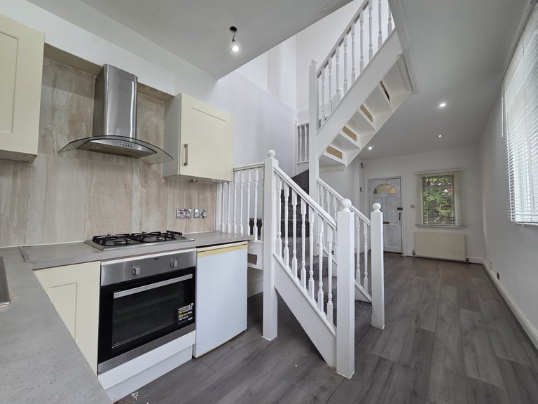 Modern 2-Bedroom Split-Level Flat – Streatham Hill