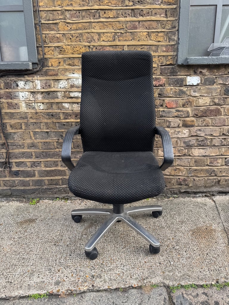 image for 14 x Senator office chairs RRP£600