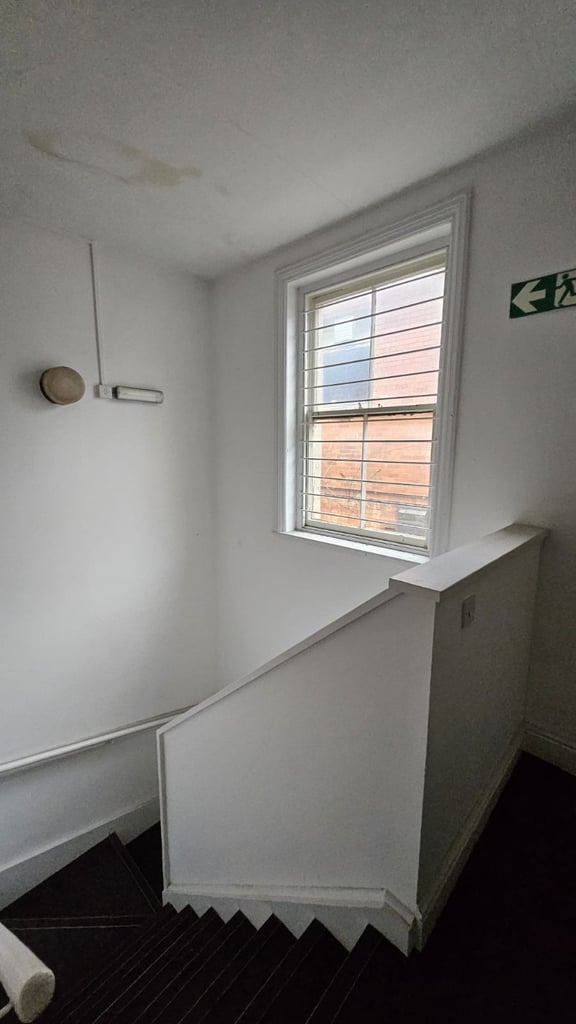 700 Sq foor shop to let in the beautiful Victoria Aracade in Walsall Town Centre