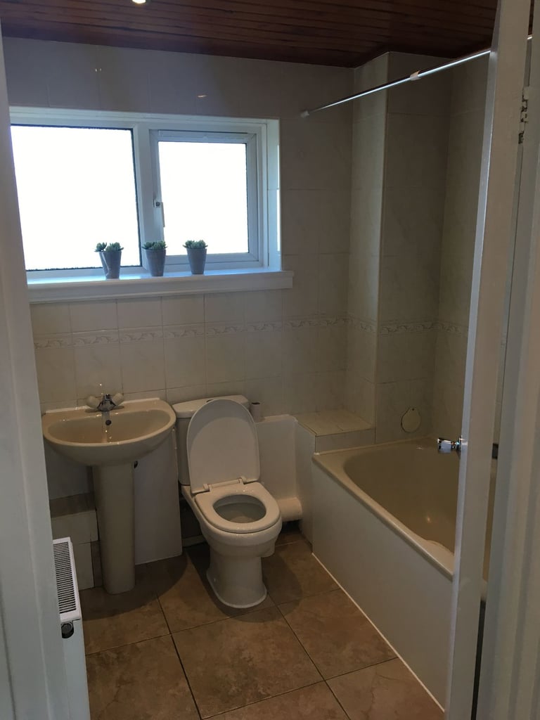 Govan Riverside Apartments (G51 2LN) - 3 bedrooms flat for long term let...