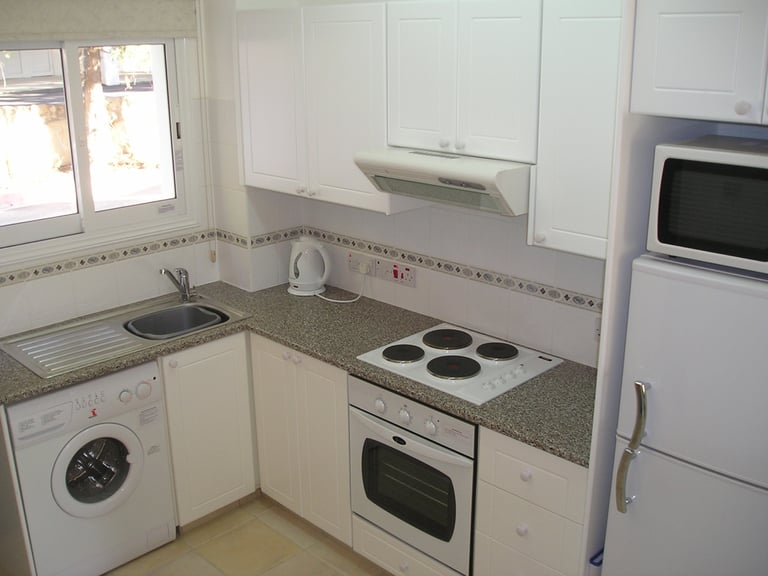 PAPHOS SELF-CATERING POOLSIDE VILLA APARTMENT TO RENT FOR HOLIDAYS IN CYPRUS LONG-TERM WINTER LETS