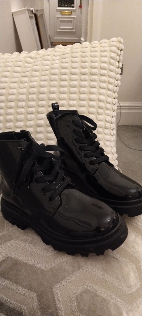 image for Boots , size 4 ,new