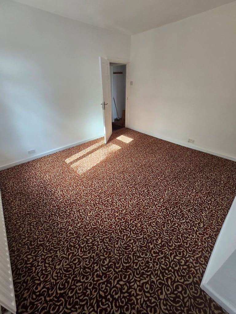 3 bedroom property No Garden