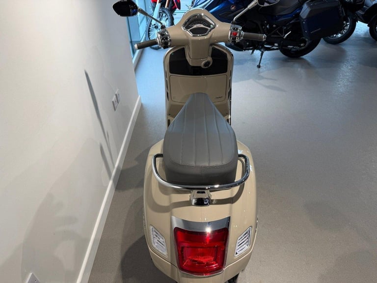 2024 VESPA GTS 300 HPE, '24 Plate with 967 miles