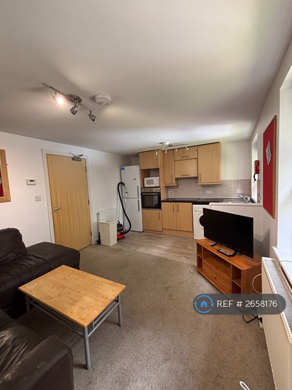 4 bedroom flat in Broomhall Road, Sheffield, S10 (4 bed) (#2658176)