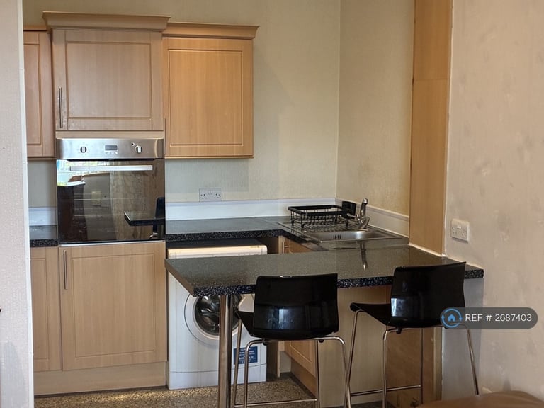 1 bedroom flat in Watson Crescent, Edinburgh, EH11 (1 bed) (#2687403)