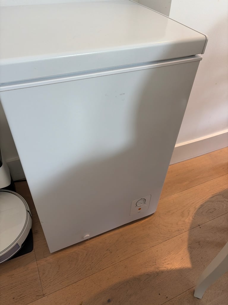 Freestanding freezer