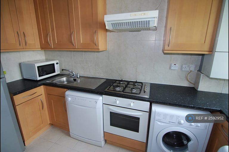 3 bedroom flat in John Parker Square, London, SW11 (3 bed) (#2592952)