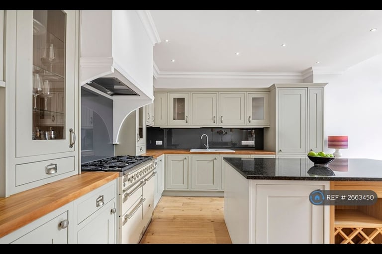 3 bedroom house in Ravensbury Road, London, SW18 (3 bed) (#2663450)
