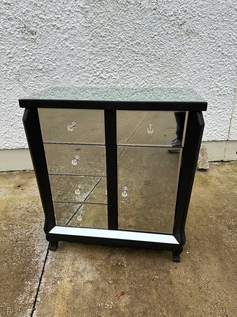 image for Chest of drawers / sideboard