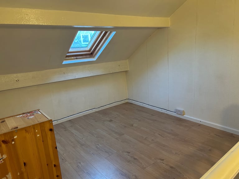 3 bedroom, 2 reception rooms town centre location 