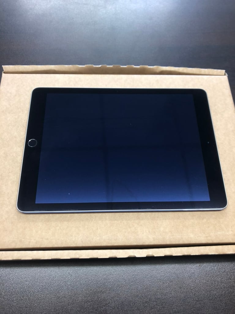 iPad 5th or 6th generation 128gb WiFi very good condition 