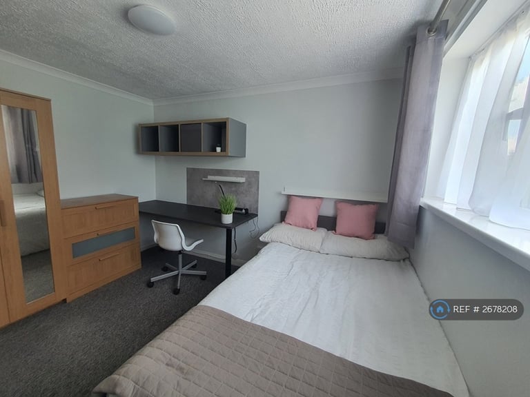 4 bedroom house in Clyde Gardens, Bath, BA2 (4 bed) (#2678208)