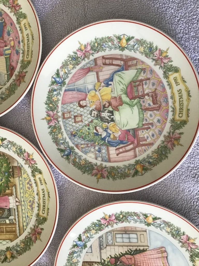 WEDGWOOD VINTAGE CHRISTMAS TRADITIONS PLATES