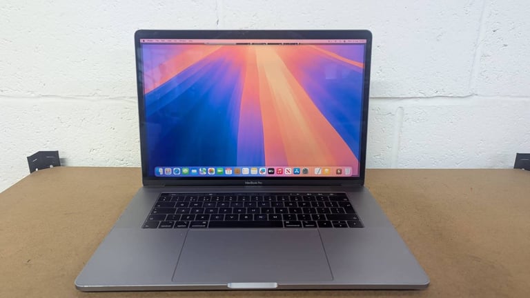 image for Apple MacBook Pro 2018 Intel Core i7 8th Generation 15.4’’ | 16 GB RAM | 256 GB SSD | macOS