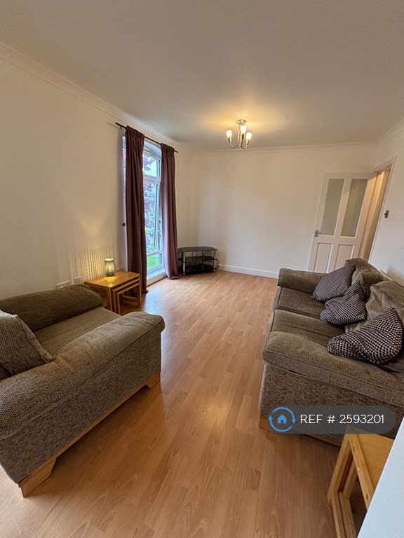2 bedroom flat in Verdala Park, Liverpool, L18 (2 bed) (#2593201)