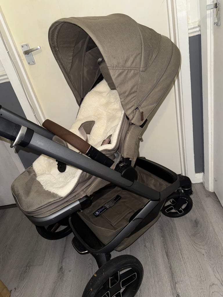 Full Maxi Cosi travel system 