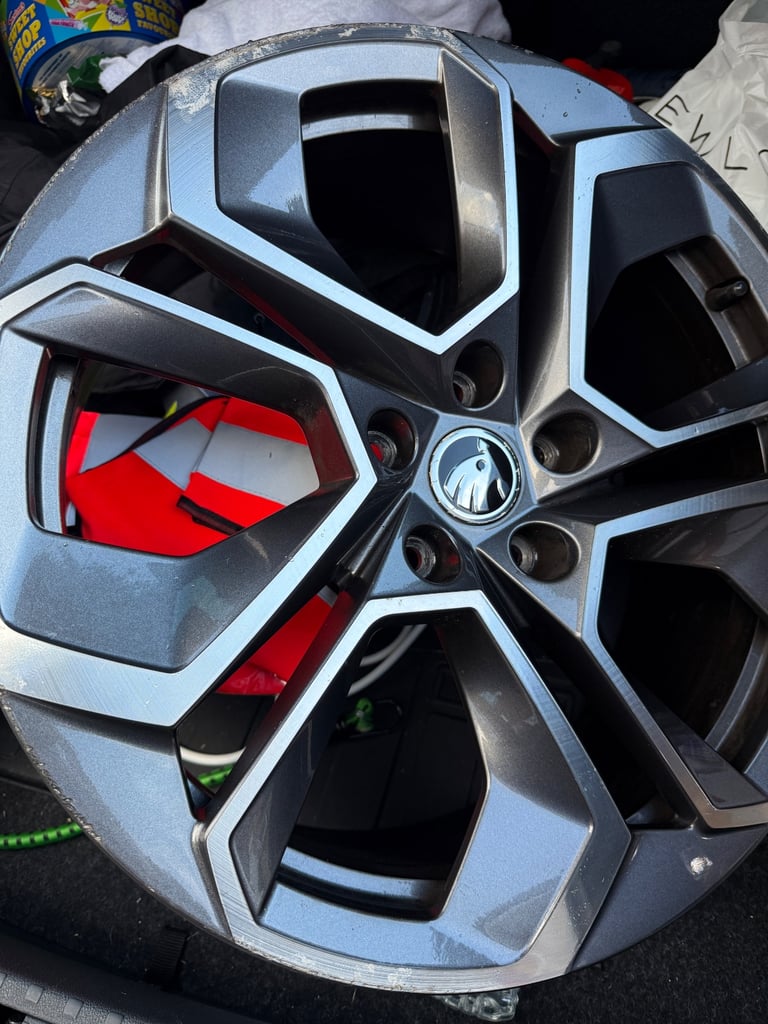 GENUINE SKODA OCTAVIA 19 INCH ALTAIR VRS ALLOY WHEEL+TYRE 5E3601025S 2021-2023