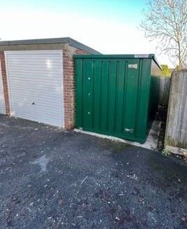 CONTAINER TO RENT: Waylands (r/o No 2) off Eastleigh Road, Devizes, Wiltshire, SN10 3DN