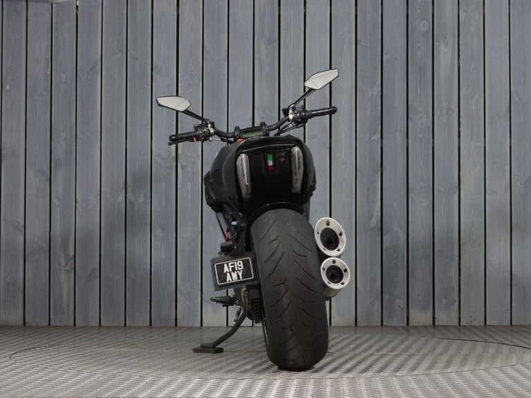 2019 19 DUCATI DIAVEL CARBON