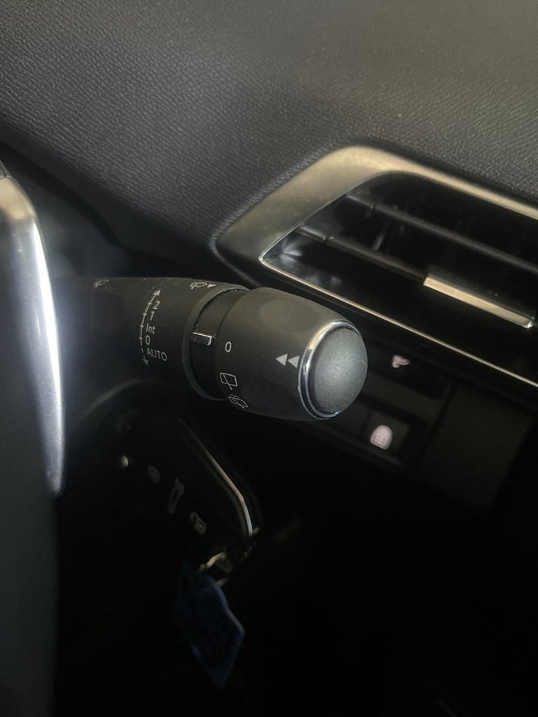 2021 Peugeot 5008 1.2 PureTech Allure SUV 5dr Petrol EAT Euro 6 (s/s) (130 ps) HATCHBACK Petrol A...
